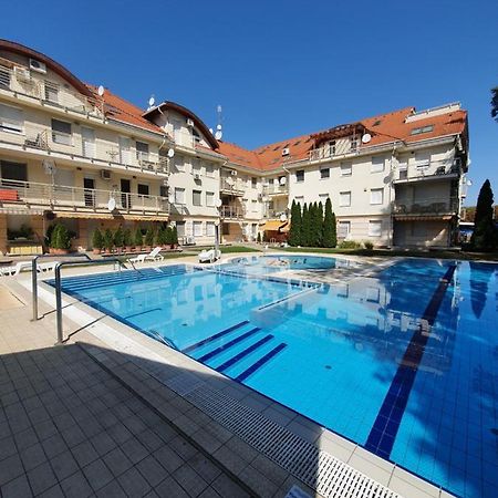 Relax Wellness Studio Hajduszoboszlo Daire Dış mekan fotoğraf