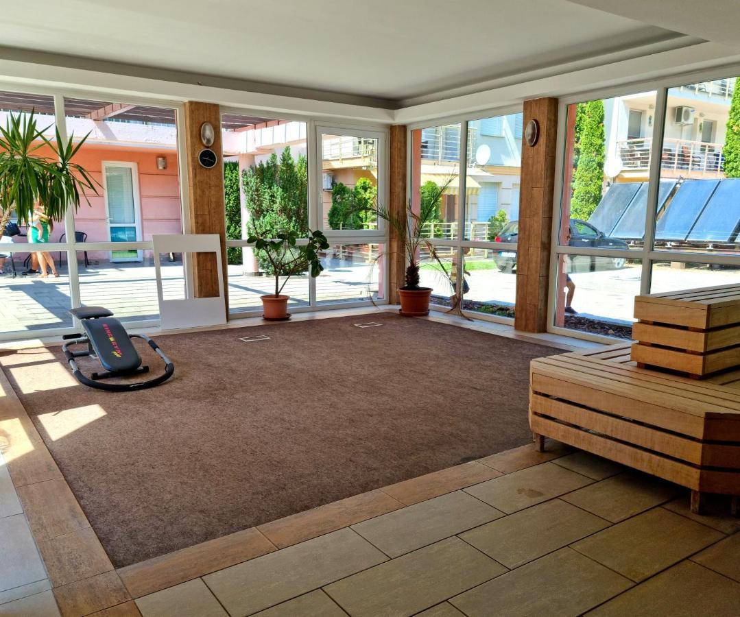 Relax Wellness Studio Hajduszoboszlo Daire Dış mekan fotoğraf