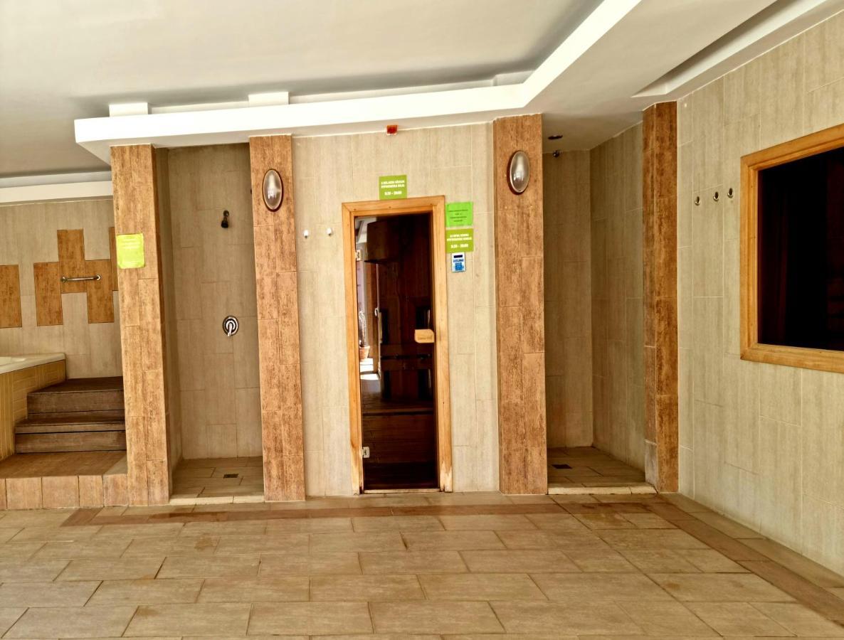 Relax Wellness Studio Hajduszoboszlo Daire Dış mekan fotoğraf