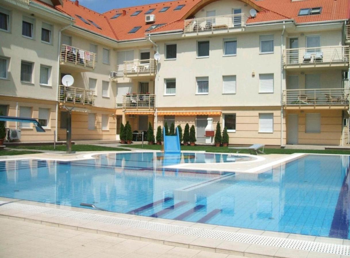 Relax Wellness Studio Hajduszoboszlo Daire Dış mekan fotoğraf