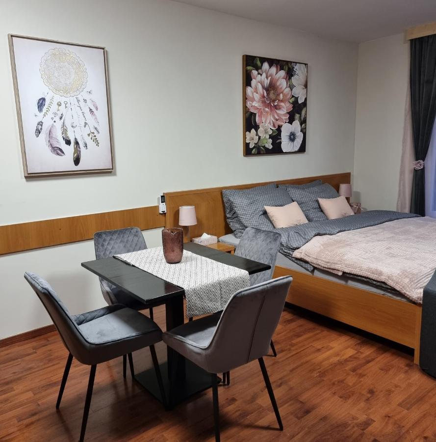 Relax Wellness Studio Hajduszoboszlo Daire Dış mekan fotoğraf