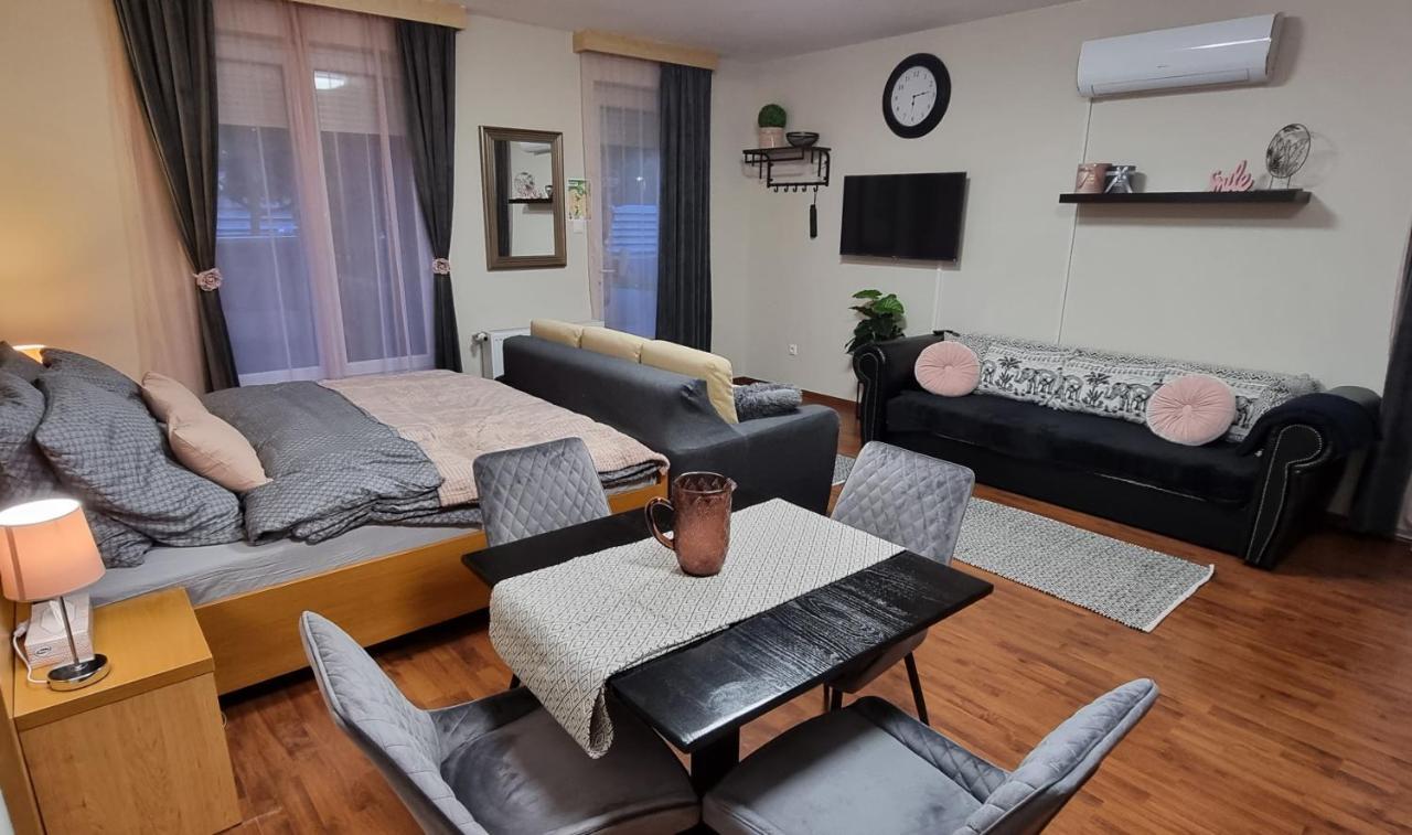 Relax Wellness Studio Hajduszoboszlo Daire Dış mekan fotoğraf